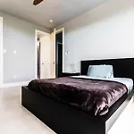 Brand New Townhouse Next To Downtown