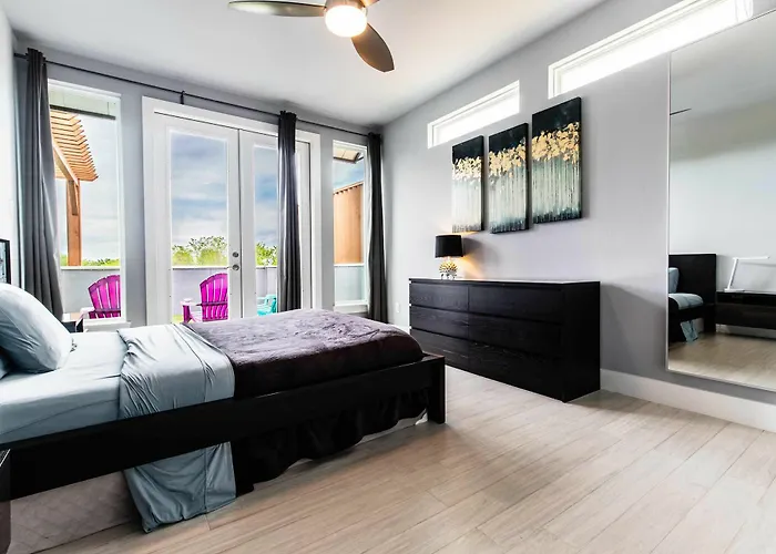 Brand New Townhouse Next To Downtown